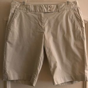 Vineyard Vines Bermuda Shorts (Sand) Size 4